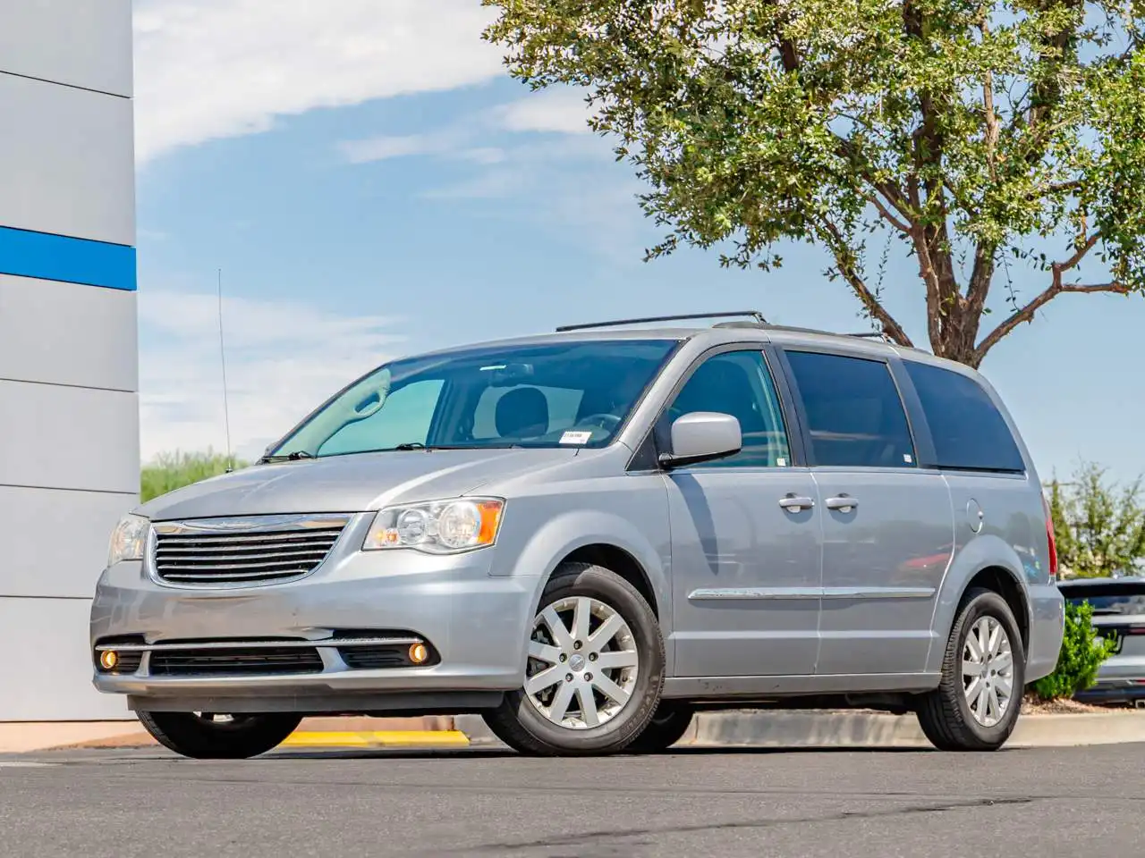 2016 Chrysler Town & Country Touring's photo