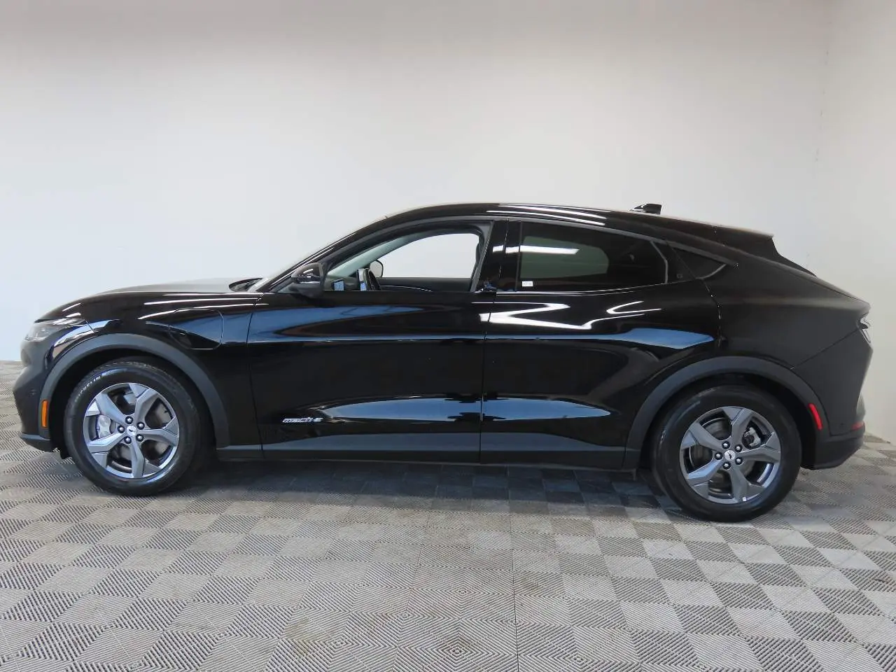2023 Ford Mustang-Mach-e Select photo 5