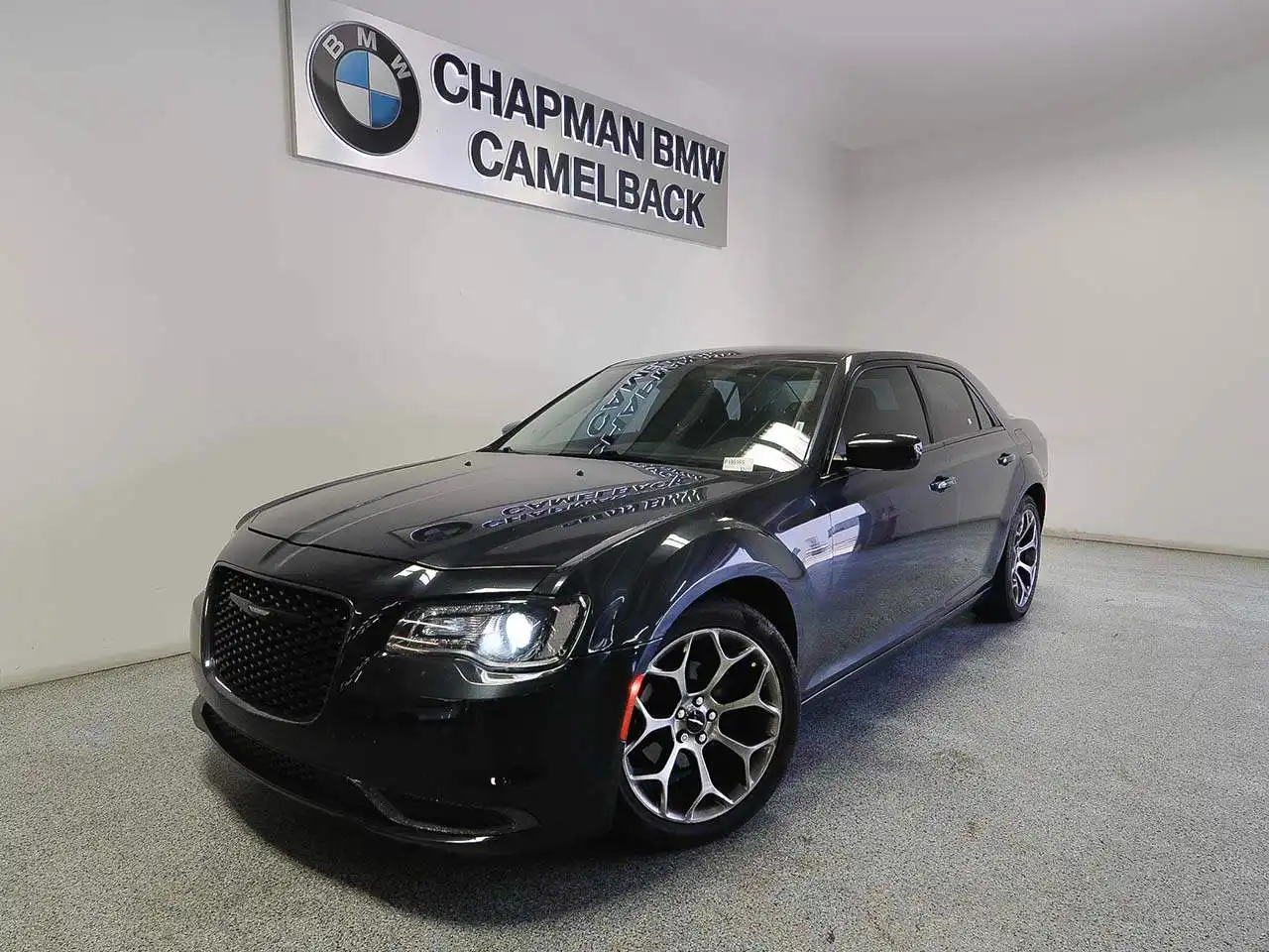 2018 Chrysler 300 Touring's photo