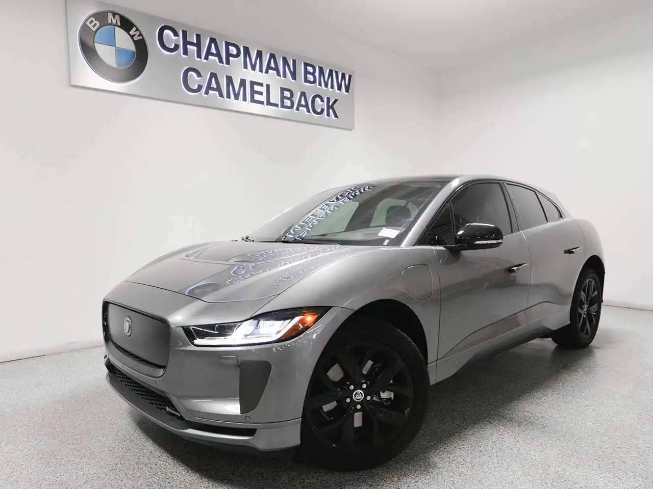 2024 Jaguar I-PACE EV 400 R-Dynamic HSE's photo