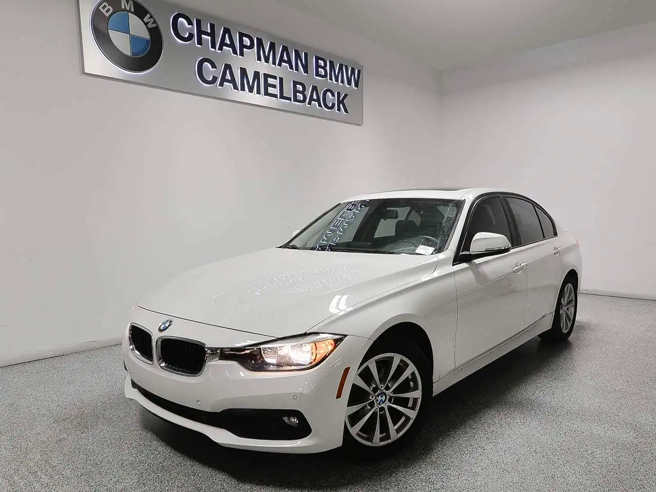 2017 BMW 3 Series 320i Sedan's photo