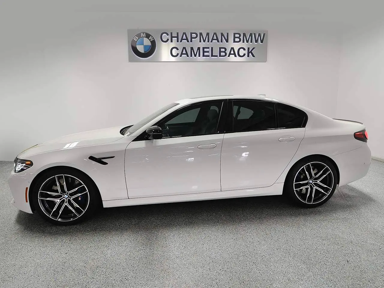 2023 BMW M5 Base photo 3
