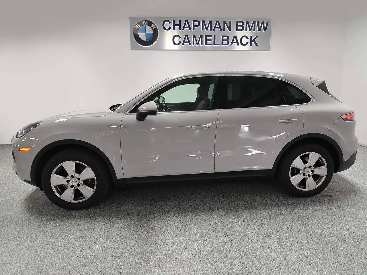 2023 Porsche Cayenne Base photo 3