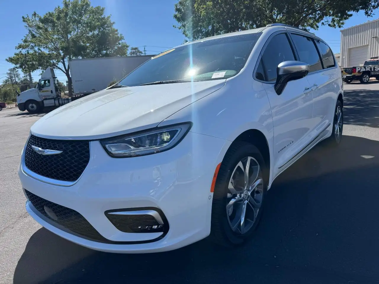 2026 Chrysler Pacifica Pinnacle AWD photo 1
