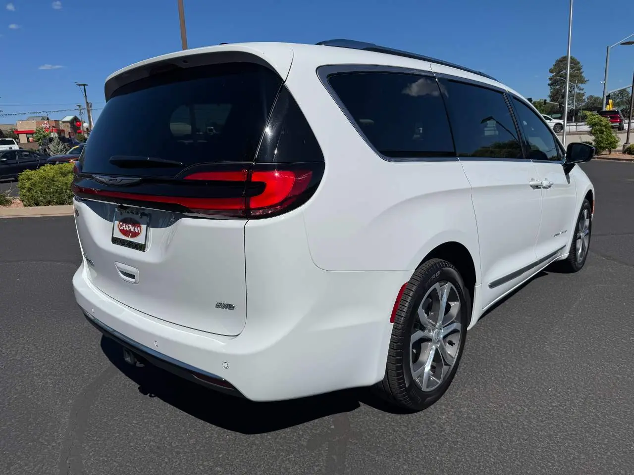 2026 Chrysler Pacifica Pinnacle AWD photo 4