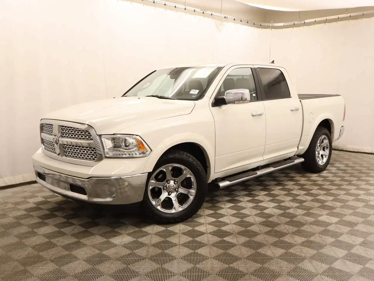 2016 RAM 1500 Laramie Crew Cab 5'7's photo