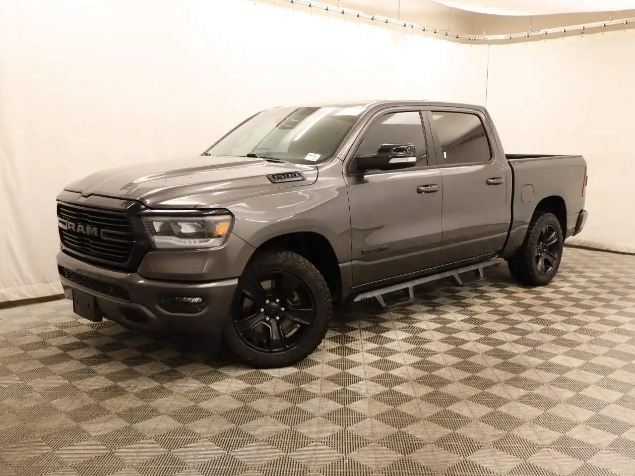 2021 RAM 1500 Big Horn/Lone Star 4x4 Crew Cab 5'7's photo