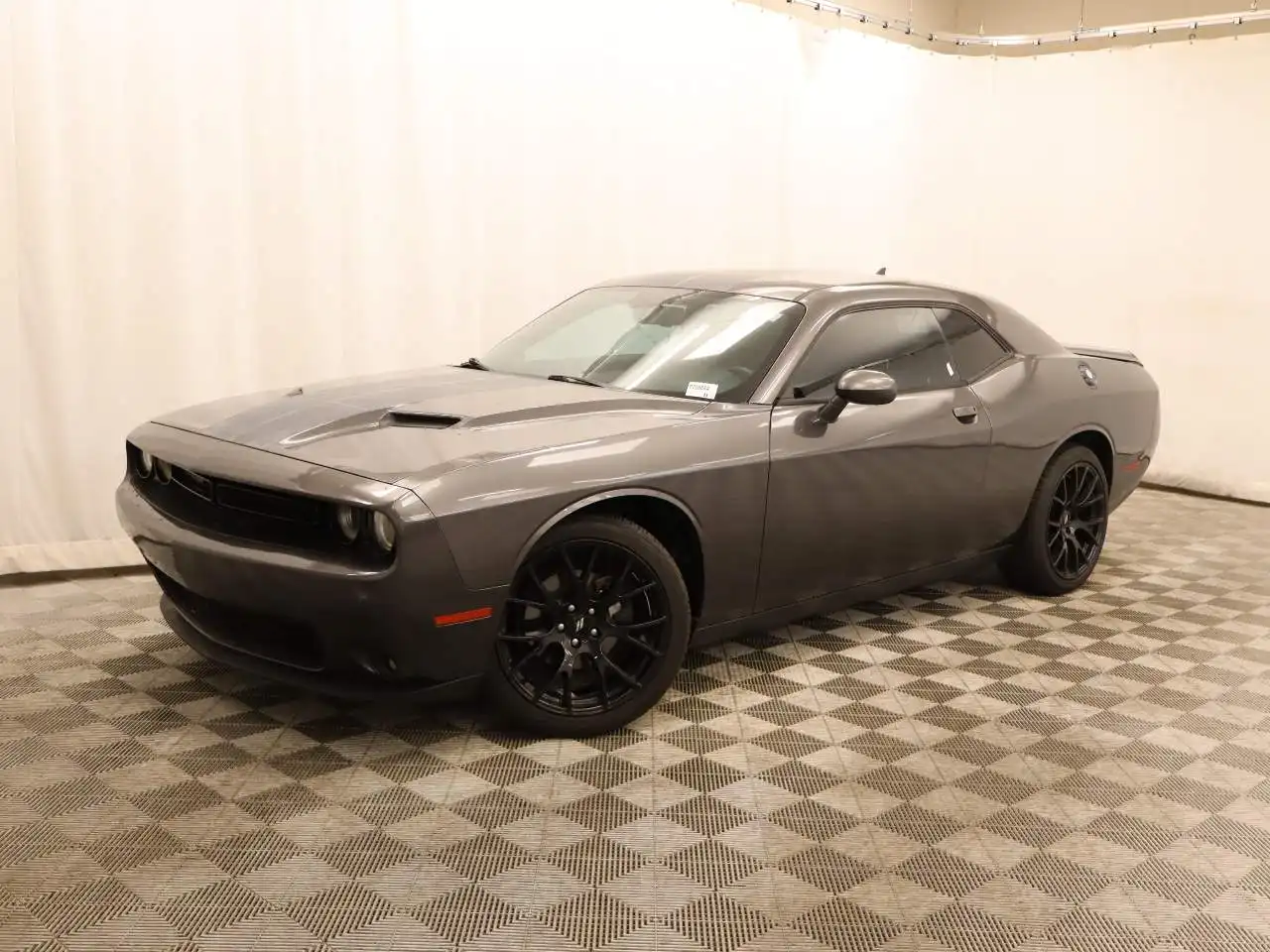 2017 Dodge Challenger SXT's photo