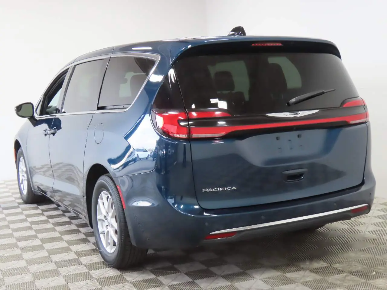 2025 Chrysler Pacifica Select photo 3
