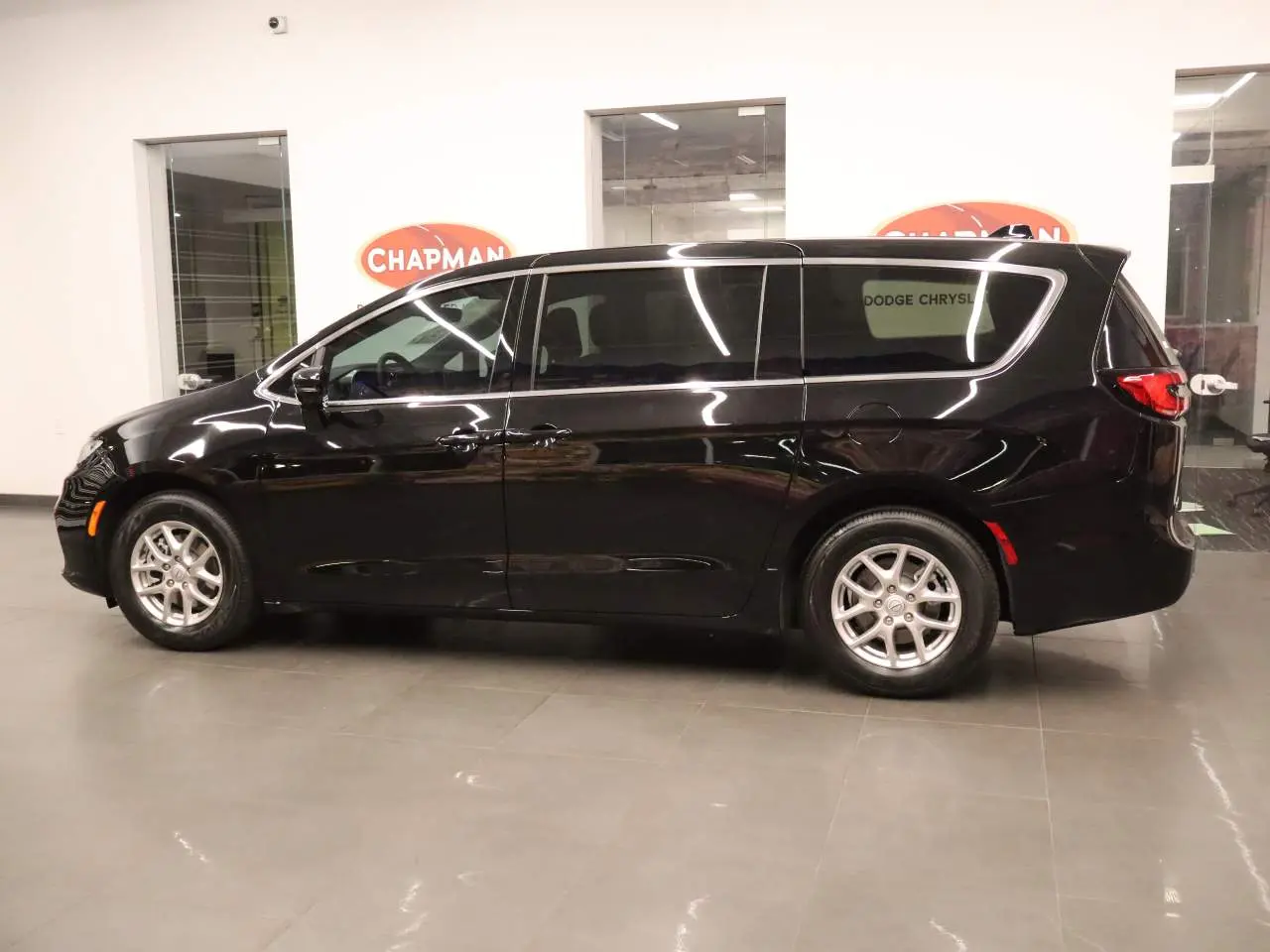 2026 Chrysler Pacifica Select photo 4