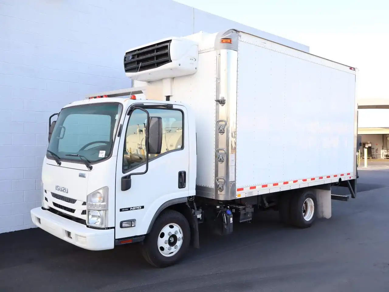 2018 Isuzu NPR's photo