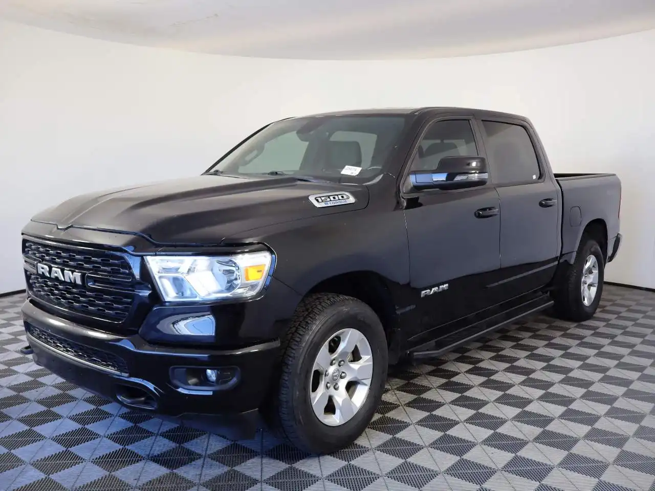 2023 RAM 1500 Big Horn/Lone Star 4x4 Crew Cab 5'7's photo