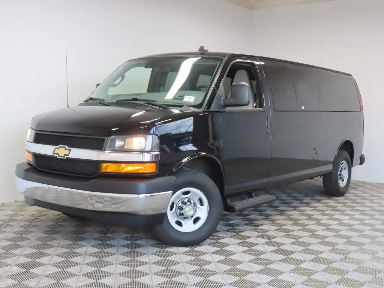 2024 Chevrolet Express LT 3500 Extended's photo