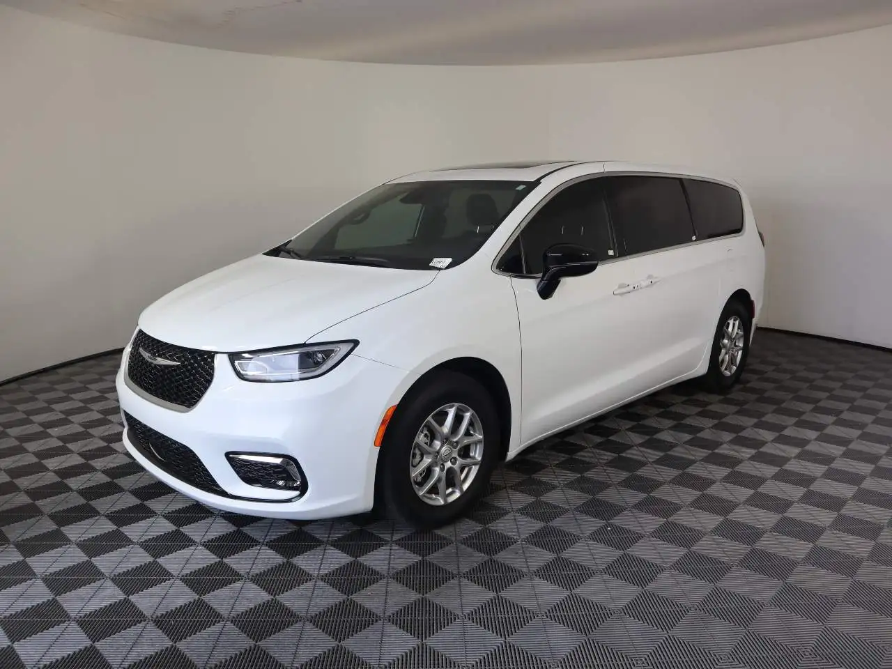 2026 Chrysler Pacifica Select's photo