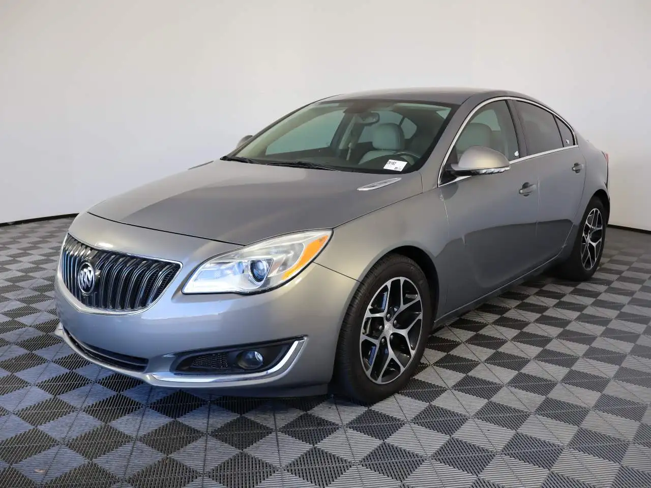 2017 Buick Regal Sport Touring's photo