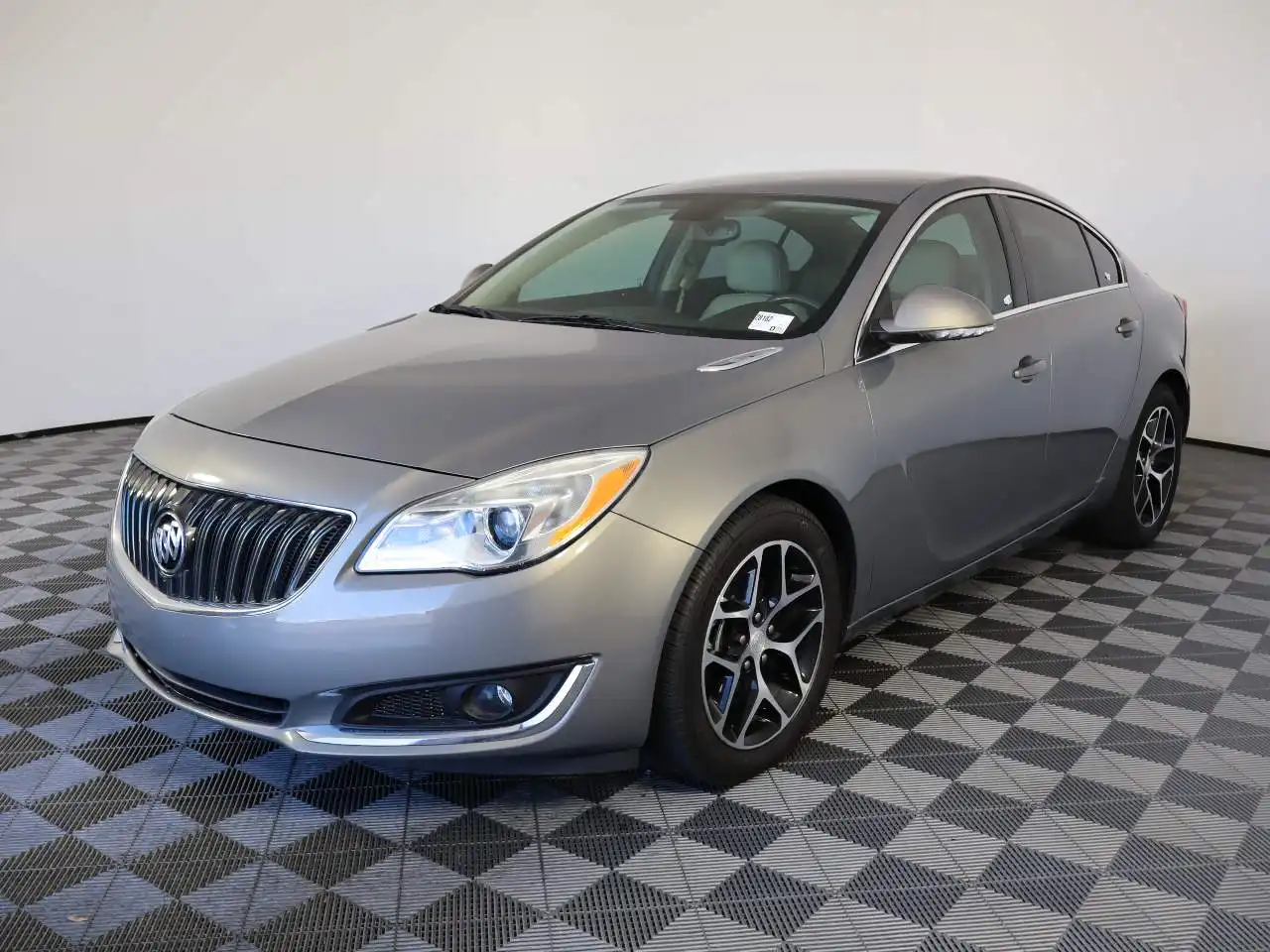 2017 Buick Regal Sport Touring's photo