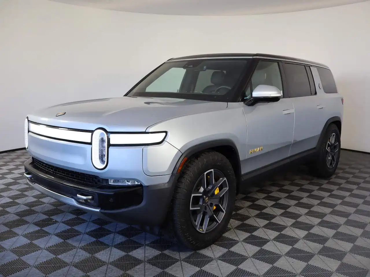 2024 Rivian R1S Adventure Quad-Motor Large Pack's photo