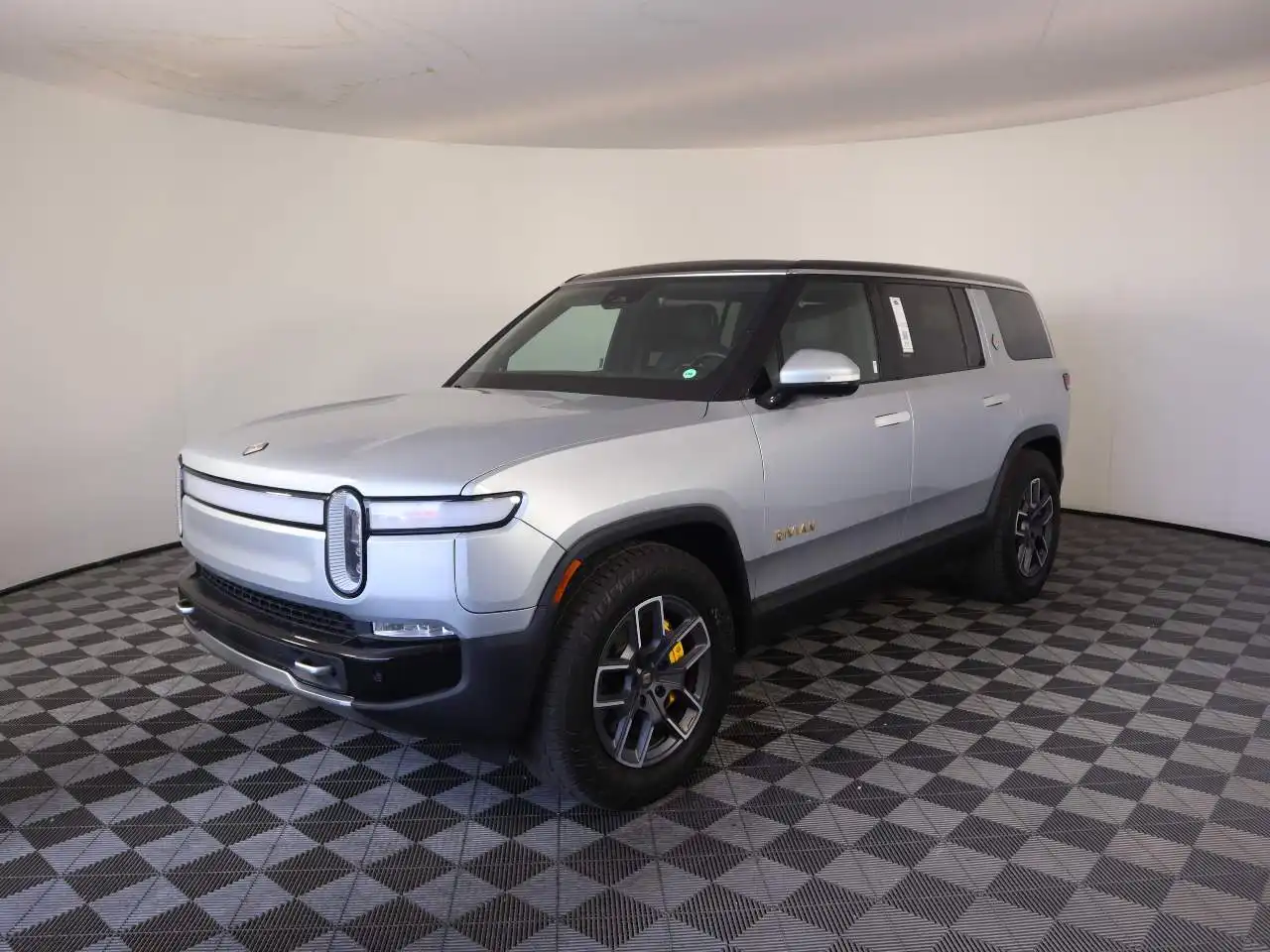 2024 Rivian R1S Adventure Quad-Motor Large Pack's photo