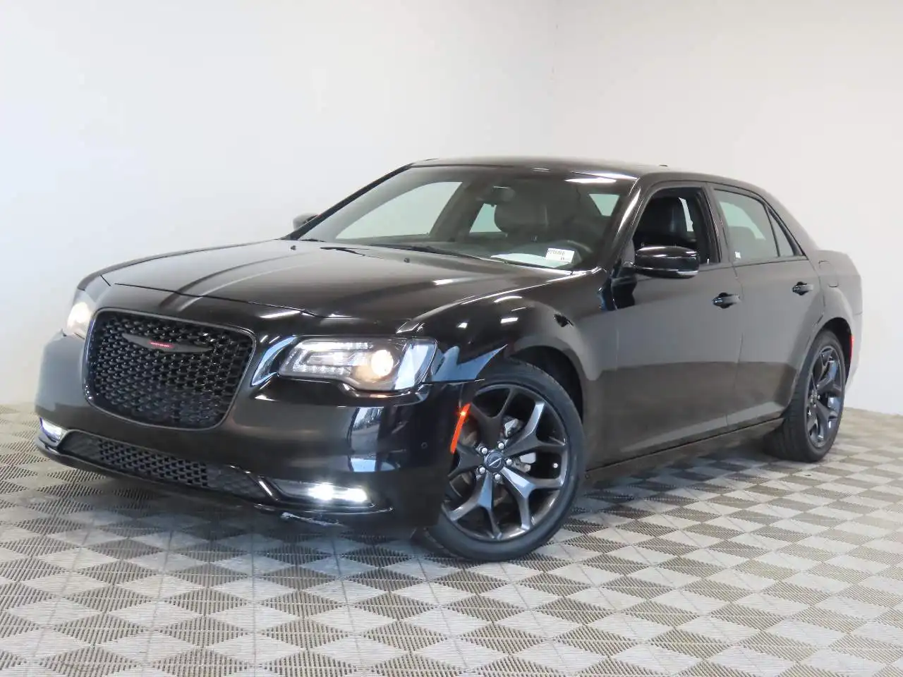 2023 Chrysler 300 S's photo