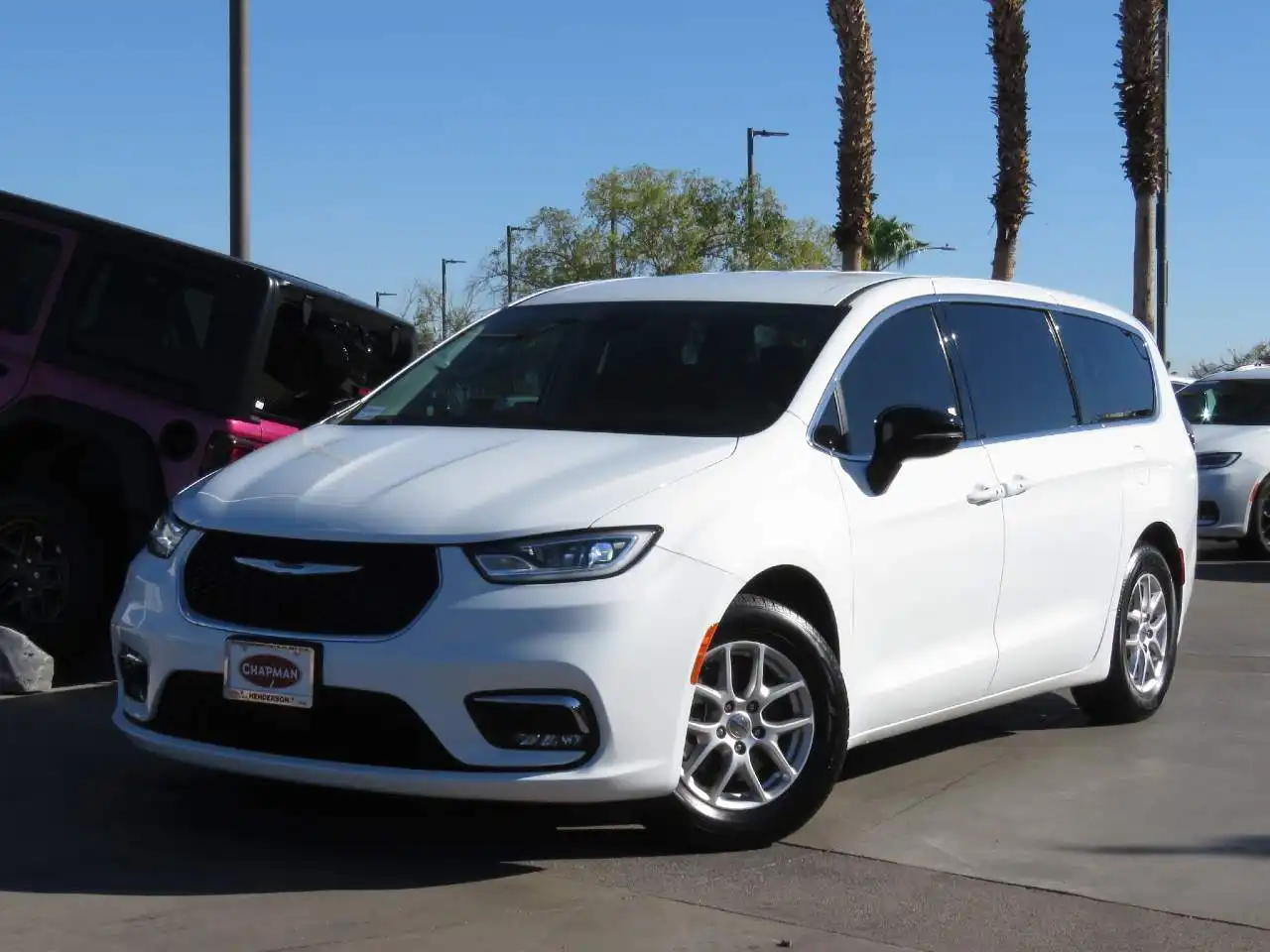 2024 Chrysler Pacifica Touring L's photo