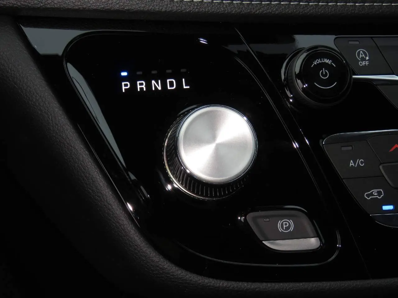 2026 Chrysler Pacifica Select photo 4