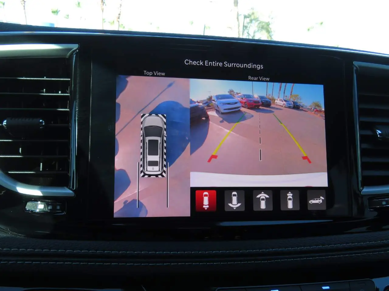 2027 Chrysler Pacifica Select photo 4