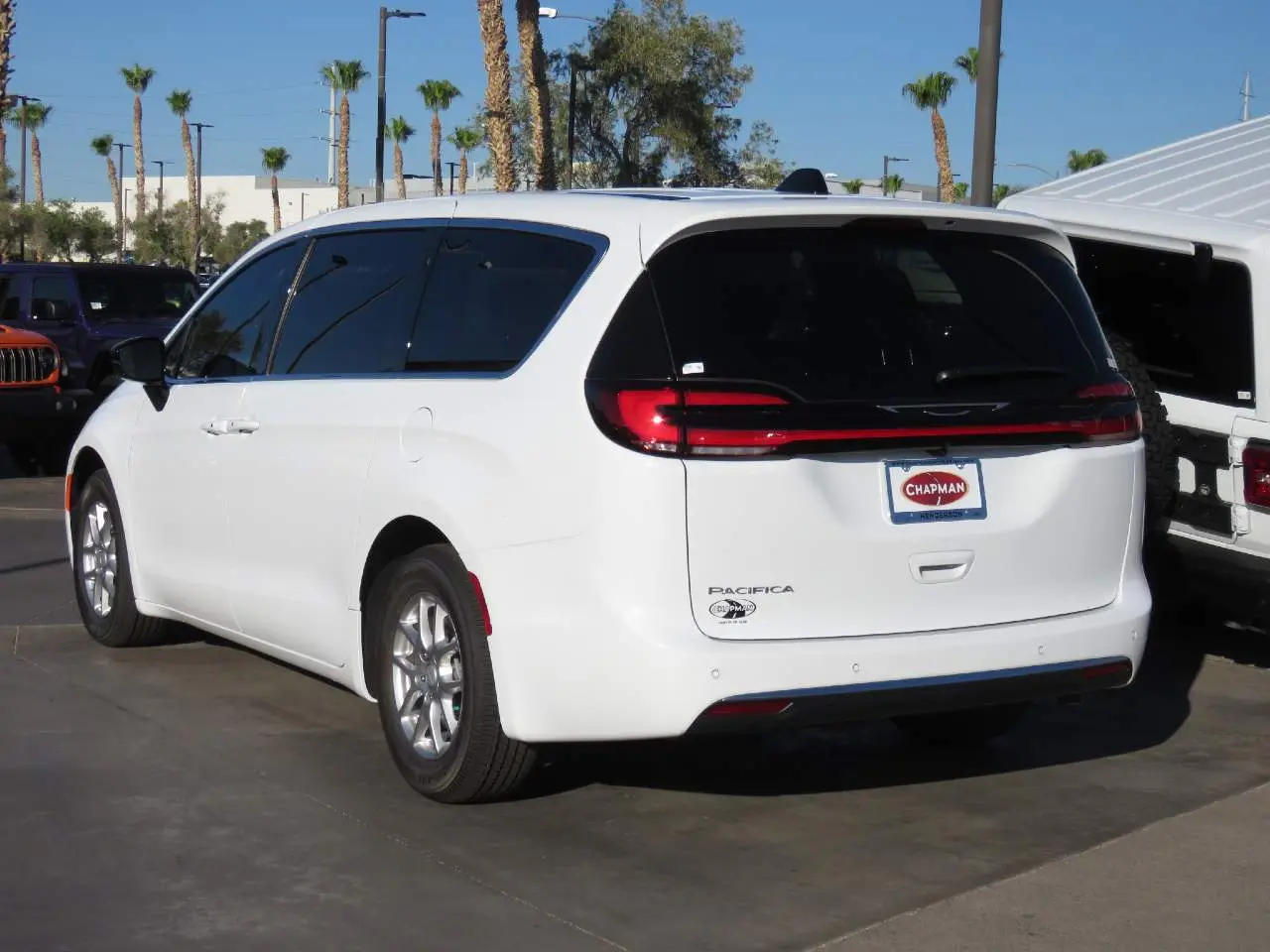 2027 Chrysler Pacifica Select photo 5