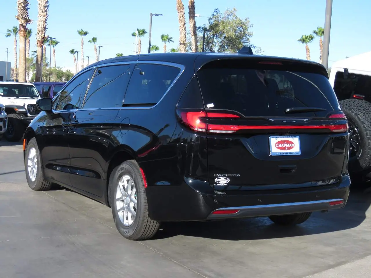 2027 Chrysler Pacifica Select photo 5