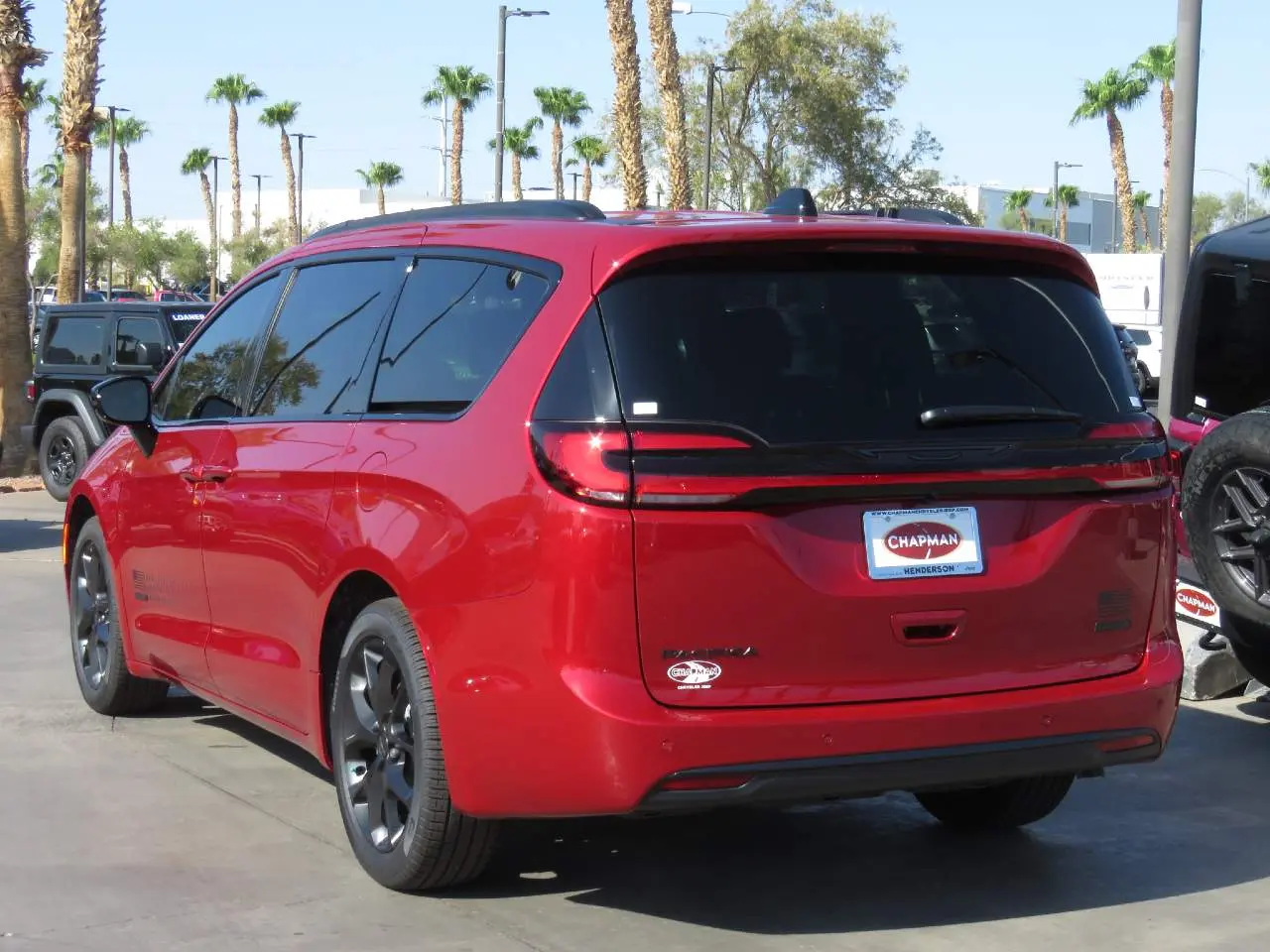 2027 Chrysler Pacifica Select photo 3