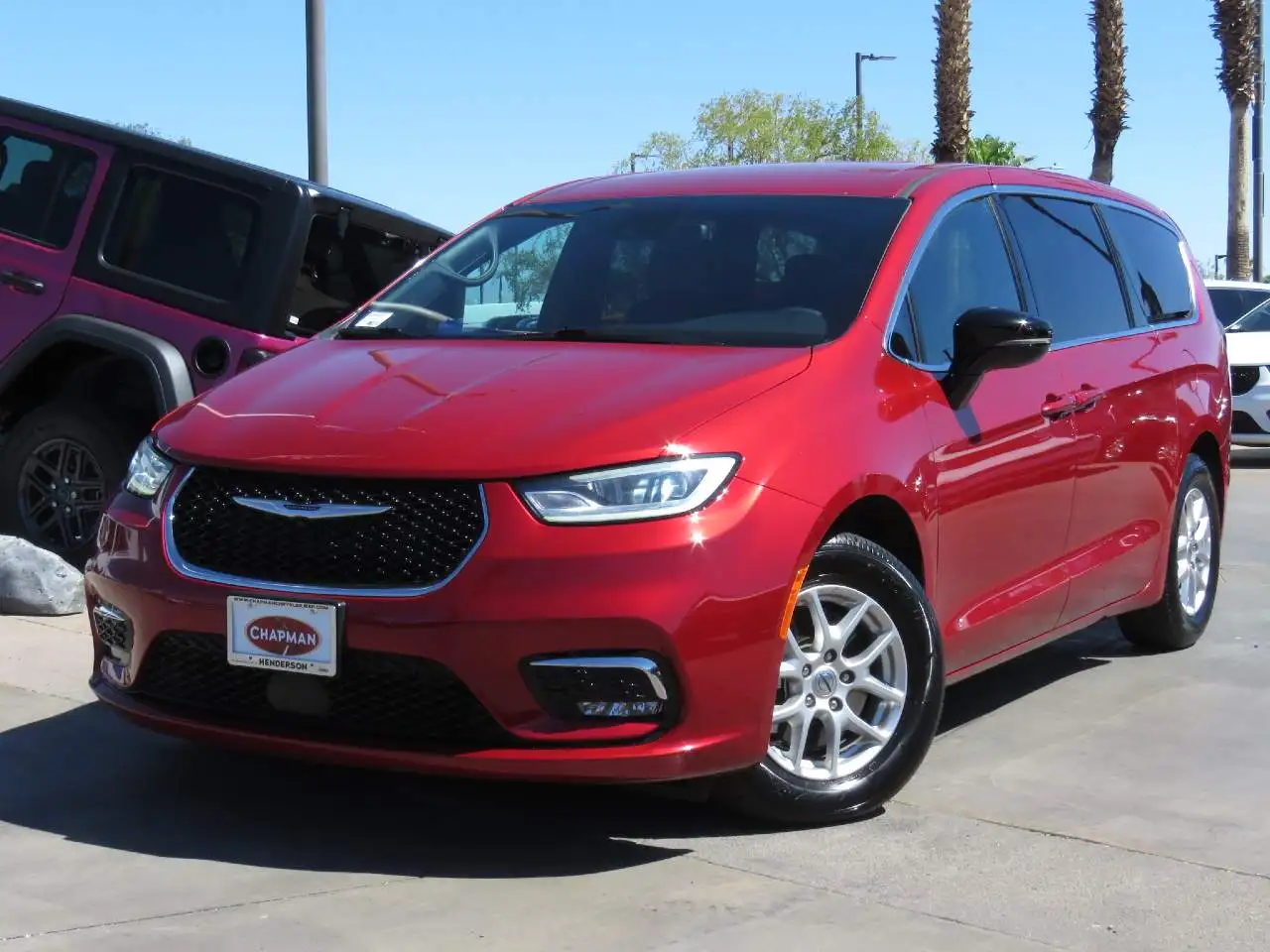 2025 Chrysler Pacifica Select's photo