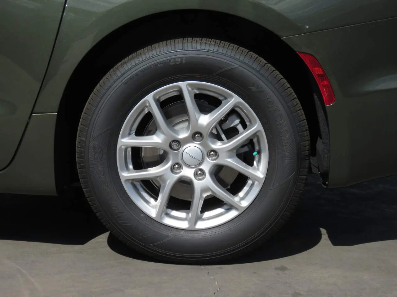 2027 Chrysler Pacifica Select photo 5