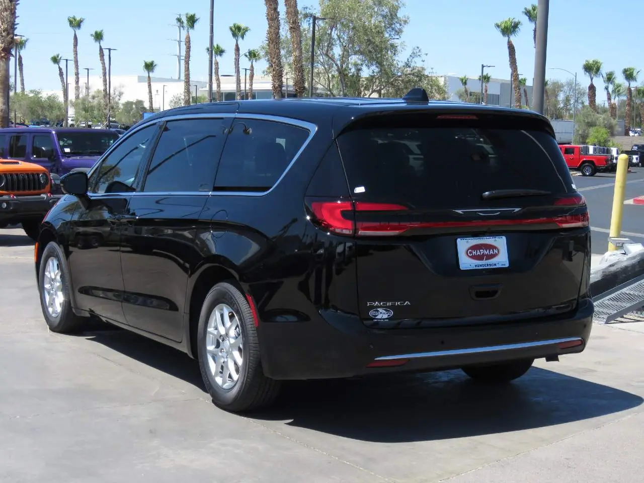 2027 Chrysler Pacifica Select photo 5