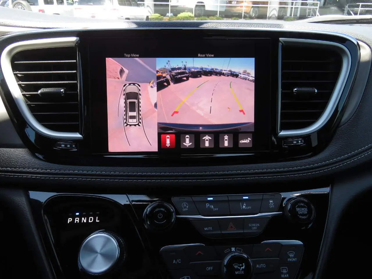 2027 Chrysler Pacifica Select photo 4