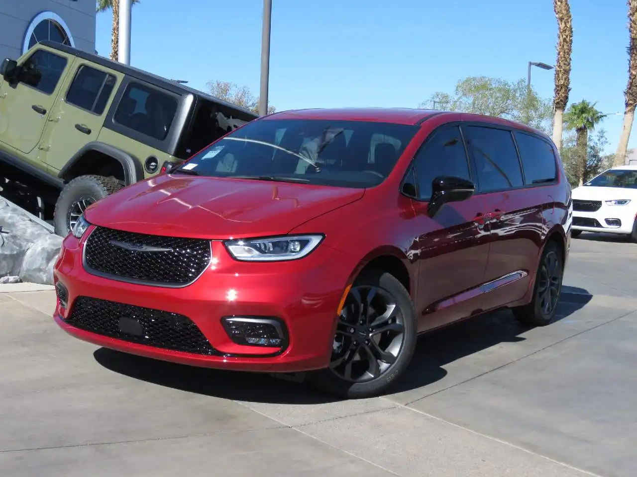 2026 Chrysler Pacifica Select's photo