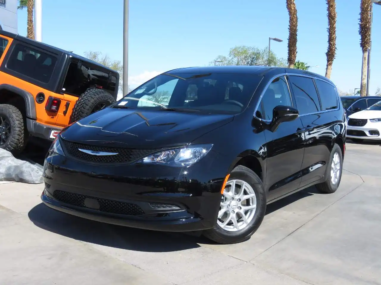 2026 Chrysler Voyager LX's photo