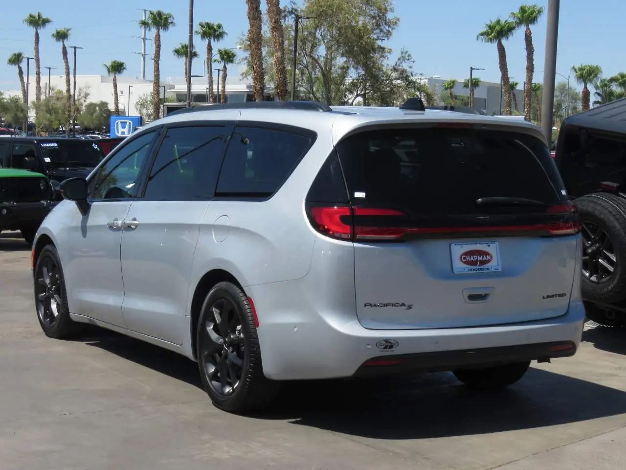2024 Chrysler Pacifica Limited photo 5