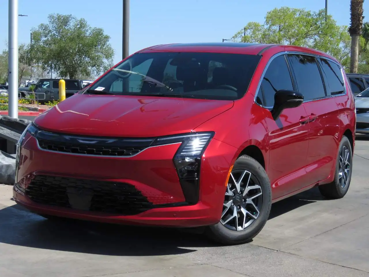 2027 Chrysler Pacifica Limited's photo