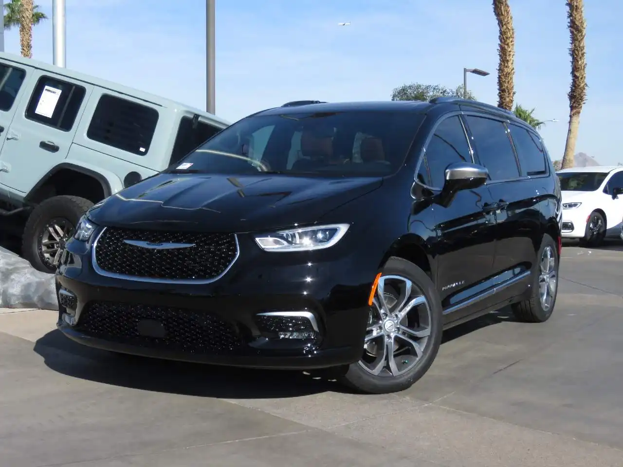 2026 Chrysler Pacifica Pinnacle's photo