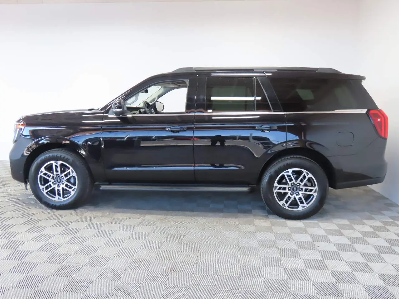 2025 Ford Expedition Active photo 5