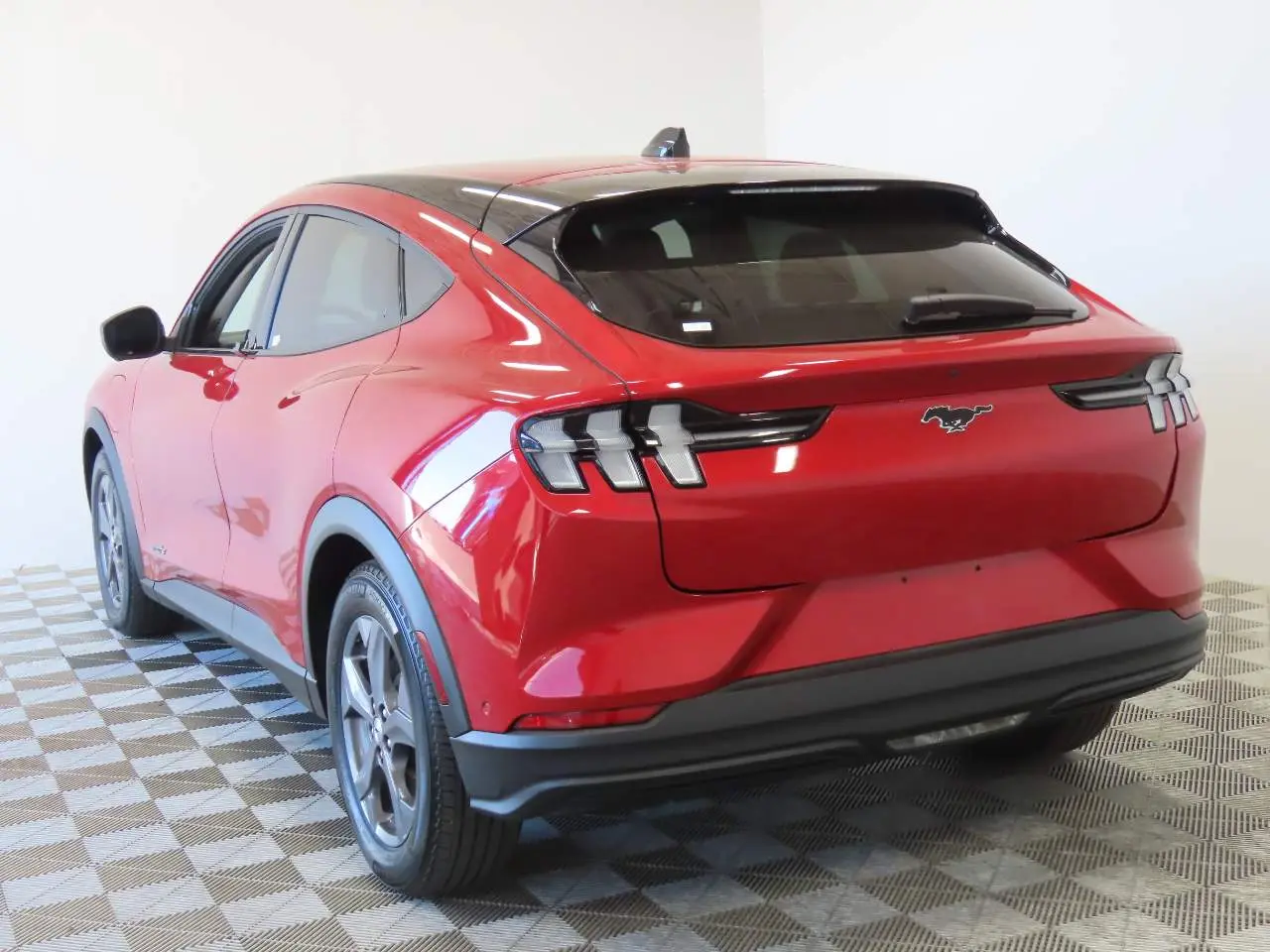 2023 Ford Mustang-Mach-e Select photo 3