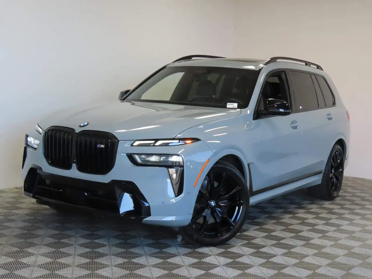 2023 BMW X7 M60i's photo