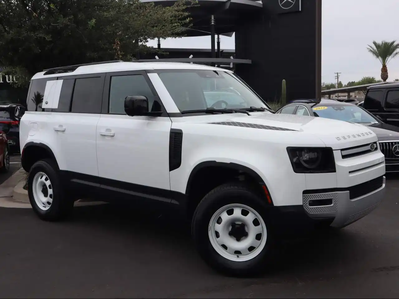 2024 Land Rover Defender 110 P300 S's photo