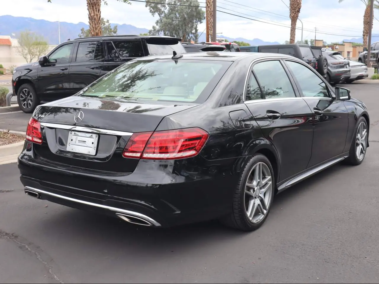 2016 Mercedes-Benz E-Class E350 Luxury photo 3