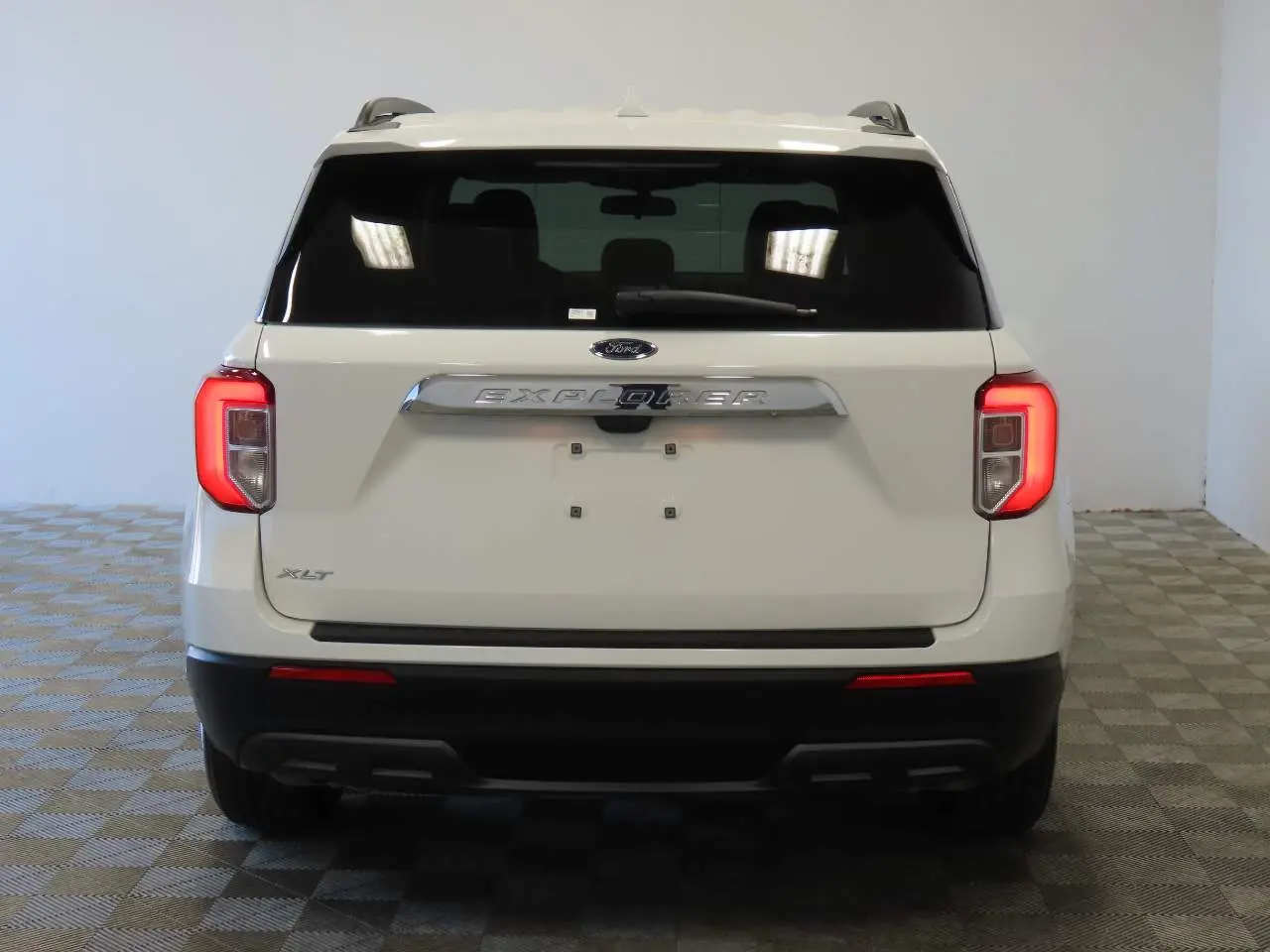 2022 Ford Explorer XLT RWD photo 4