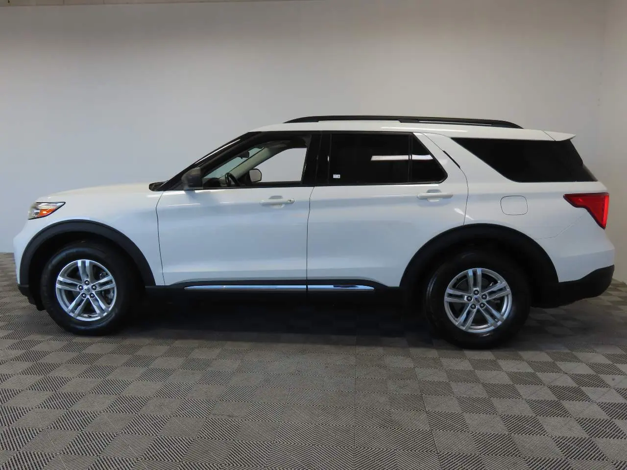 2022 Ford Explorer XLT RWD photo 5