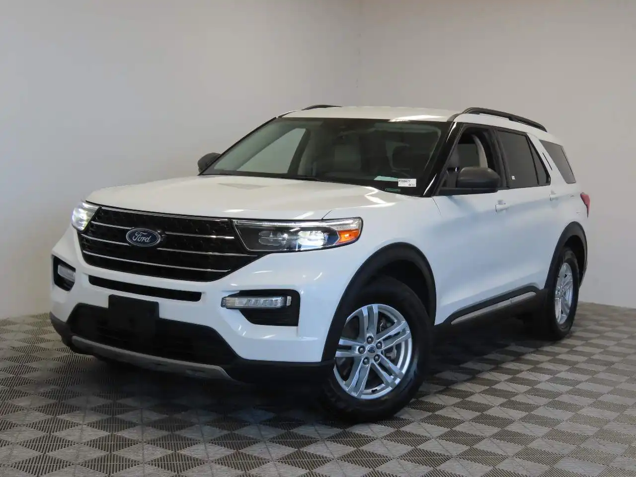 2022 Ford Explorer XLT RWD's photo