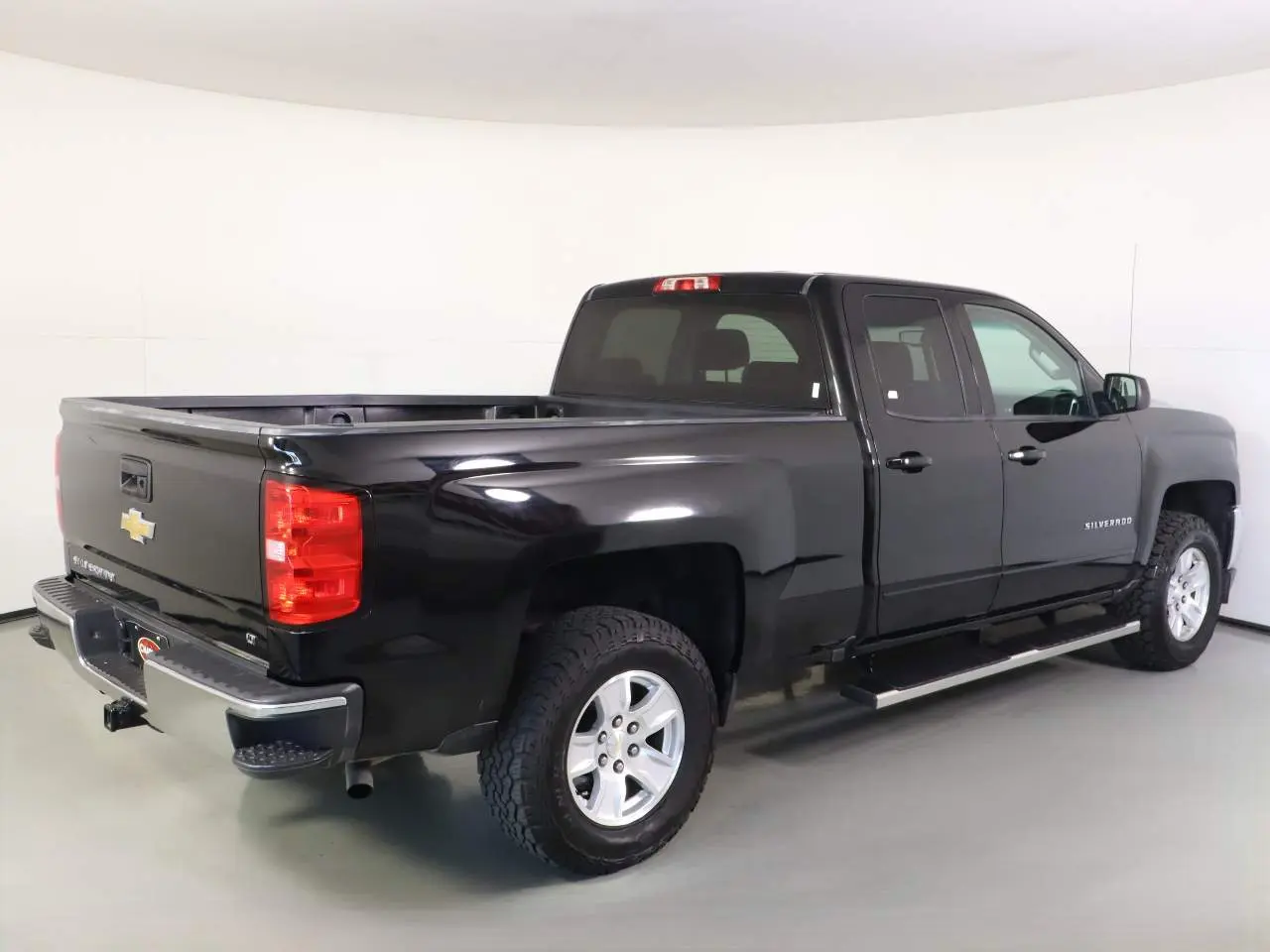 2017 Chevrolet Silverado 1500 LT Double Cab Std Box photo 4
