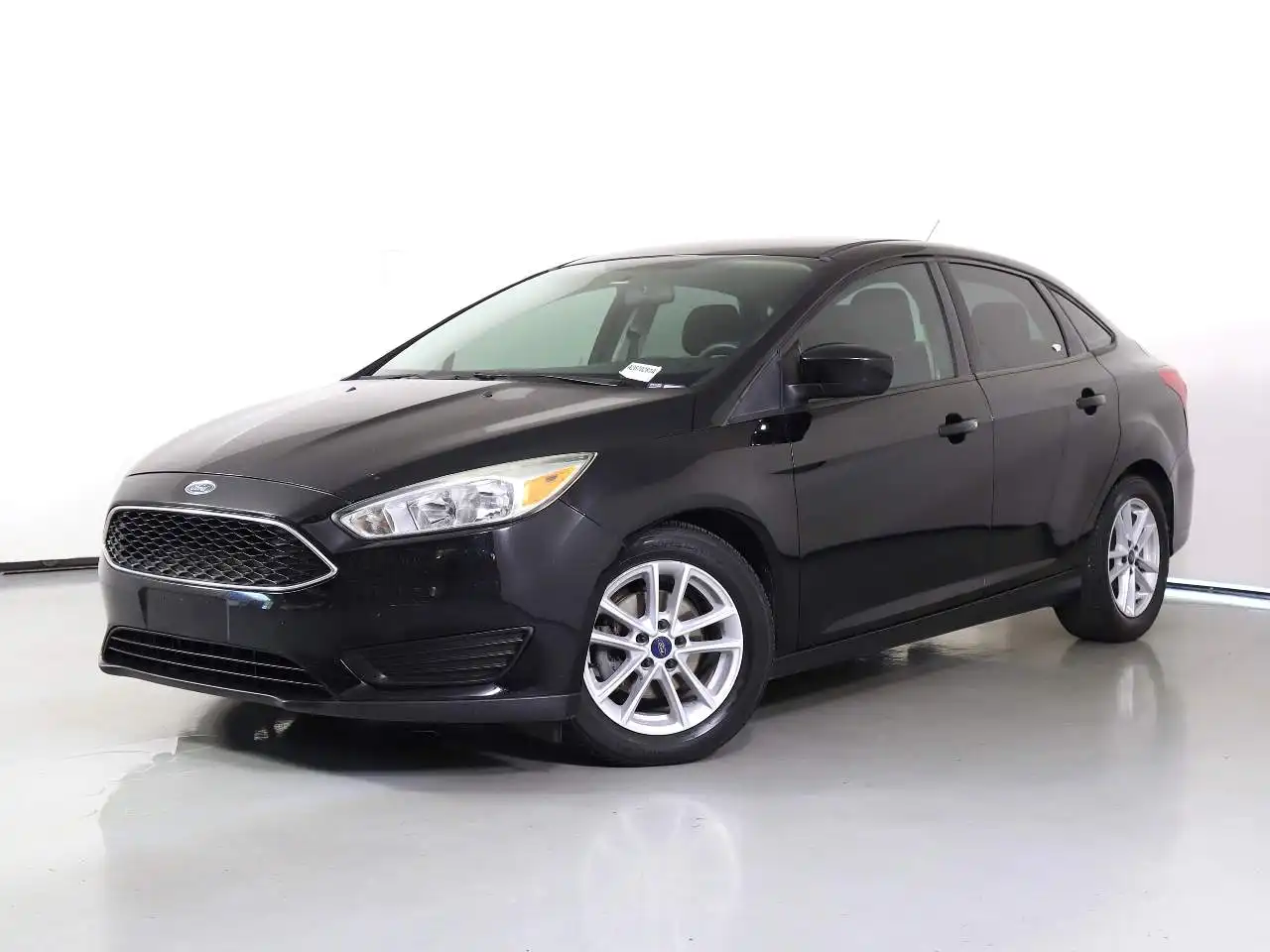 2018 Ford Focus Sedan SE's photo