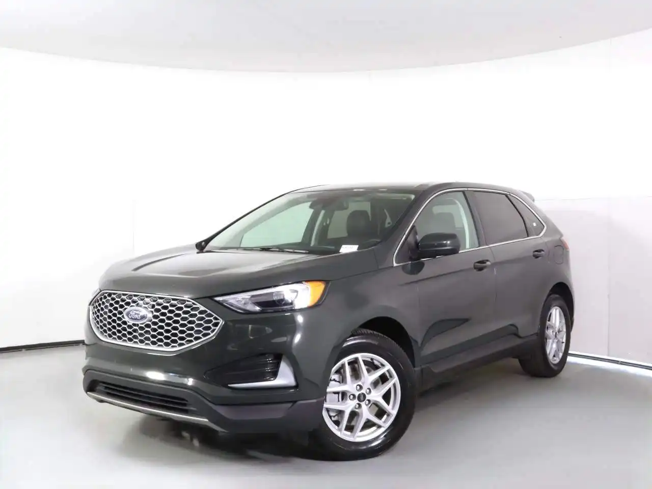 2024 Ford Edge SEL AWD's photo