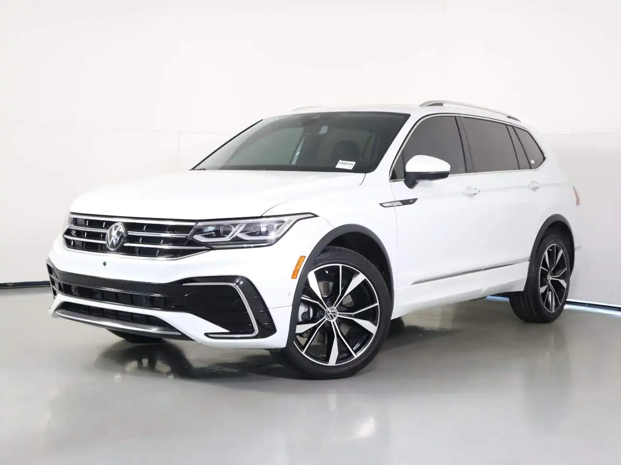 2024 Volkswagen Tiguan 2.0T SEL R-Line 4Motion's photo